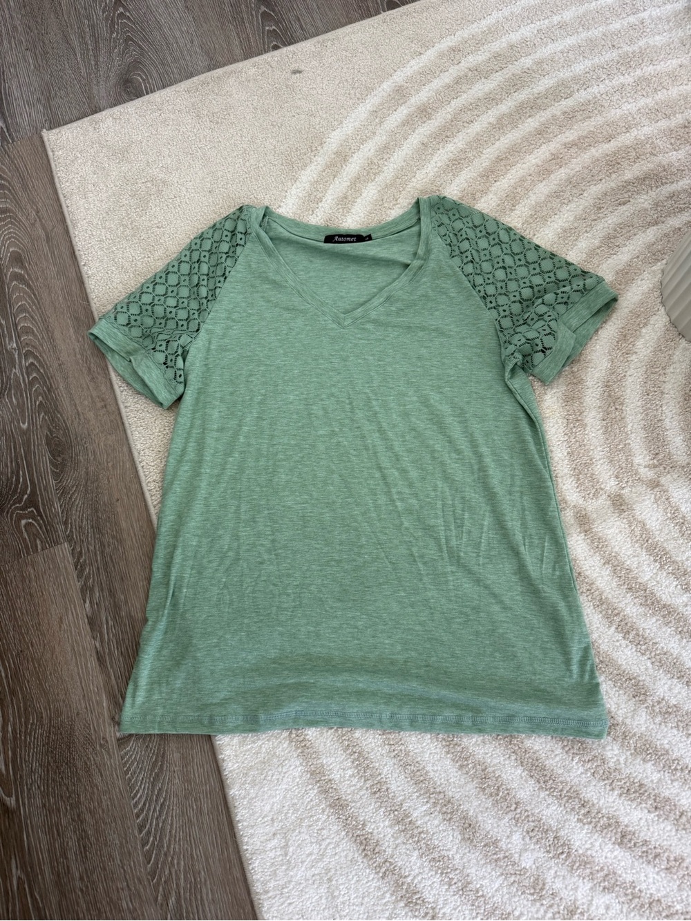 Apt. 9 Sage Green V-Neck Top with Lace Short Sleeves